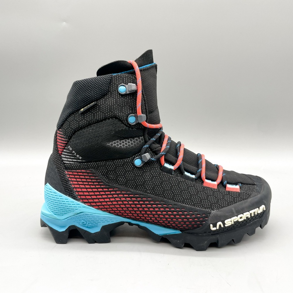 La Sportiva Womens 37 Aequilibrium GTX Mountaineering Boots Black Blue Gorpcore